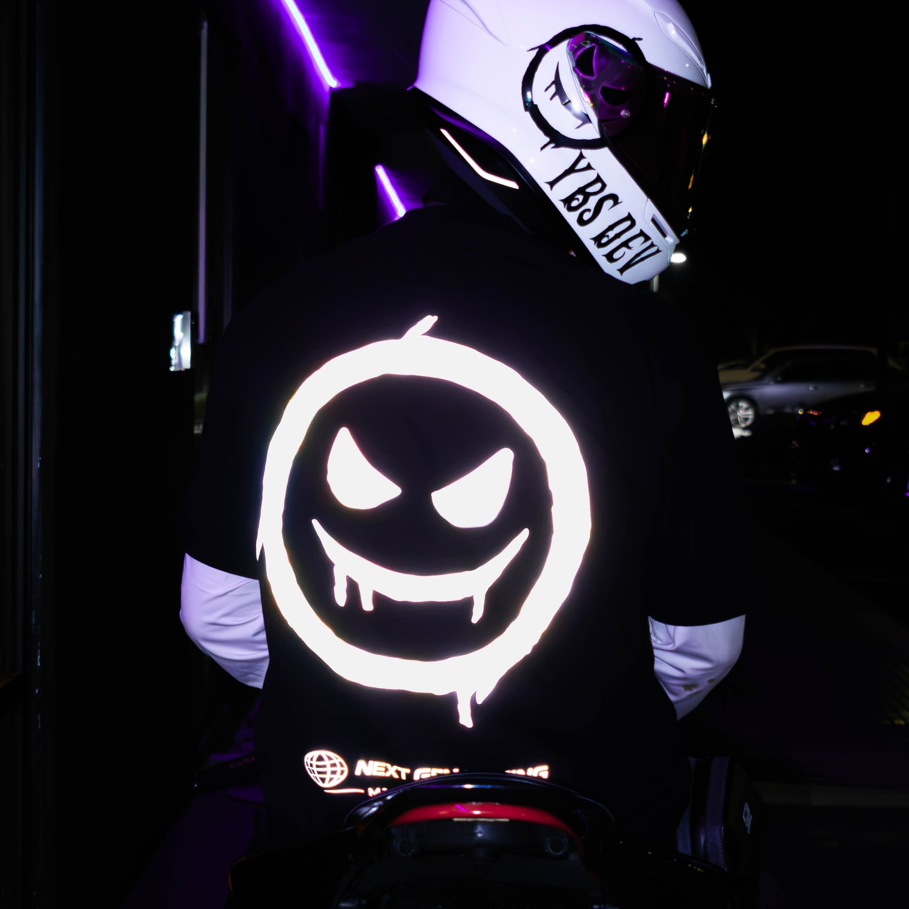 REFLECTIVE LOGO TEE