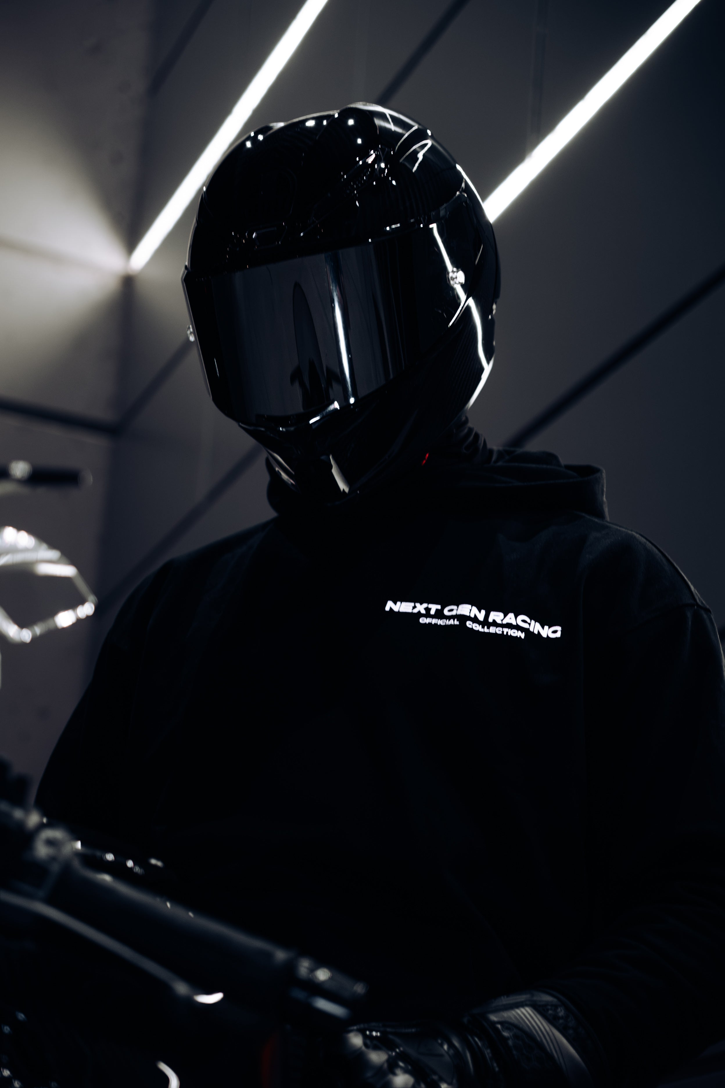 "CATCH UP" REFLECTIVE HOODIE (BLACK)