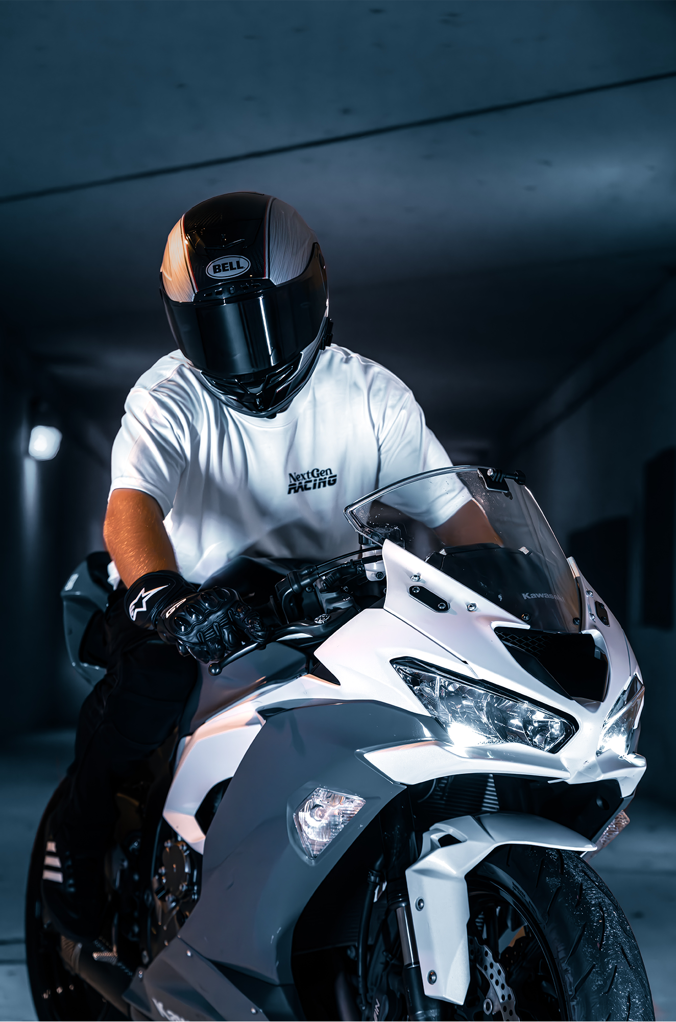 WHITE "CHASE ME" TEE